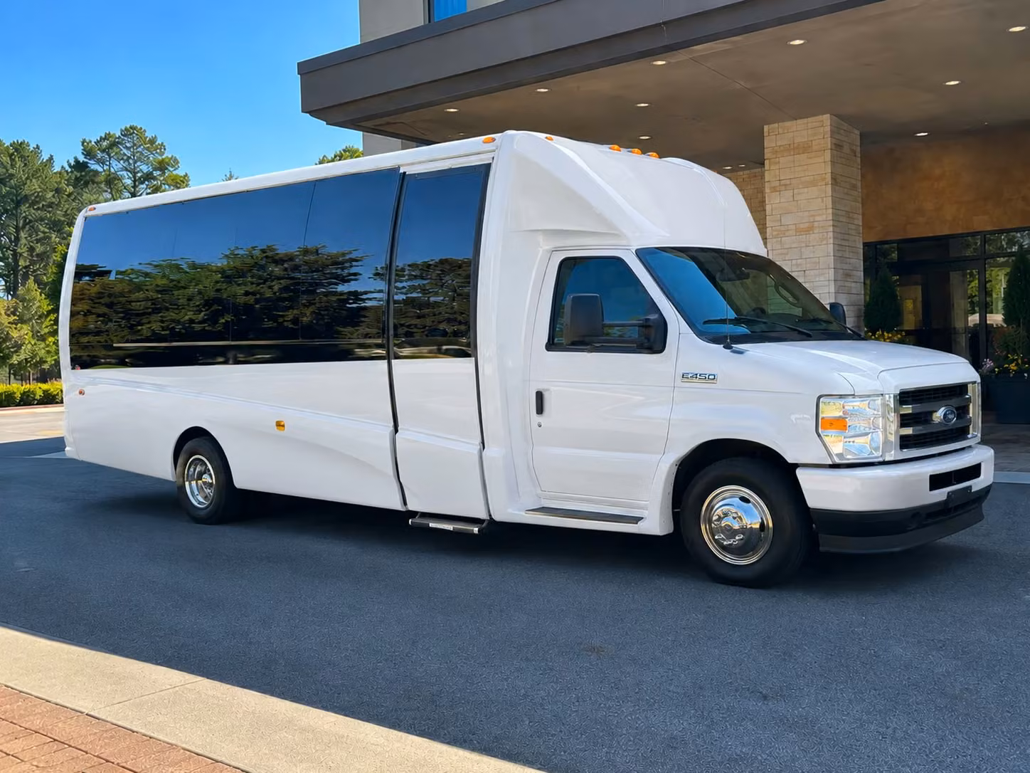 reading 18 passenger minibus rental