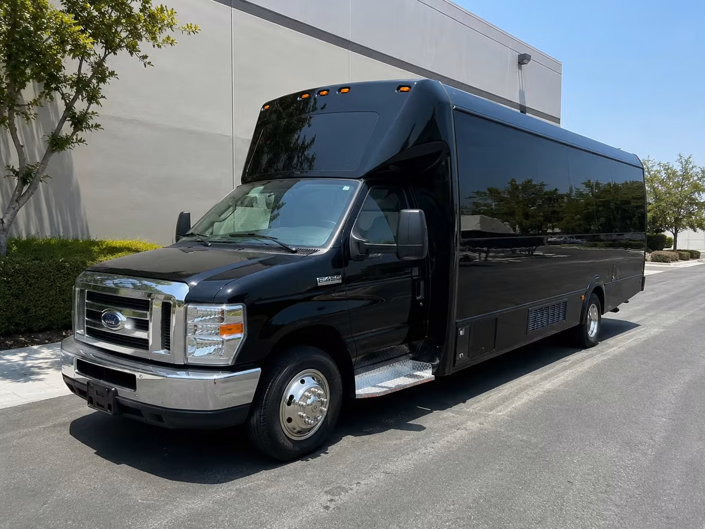 reading party bus rental